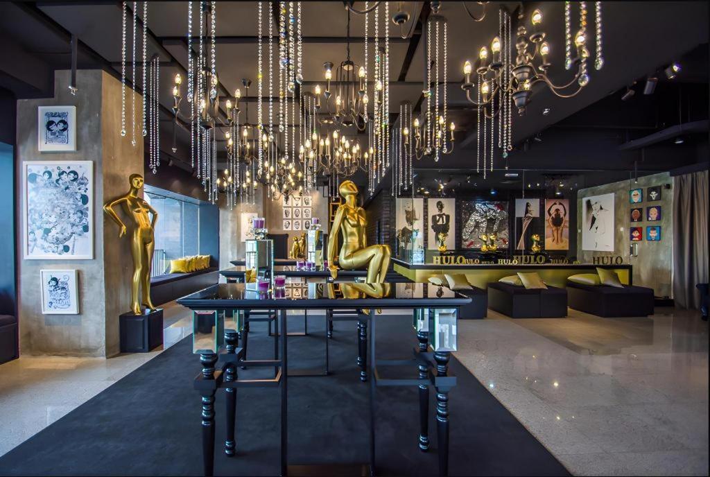 The Hulo & Gallery