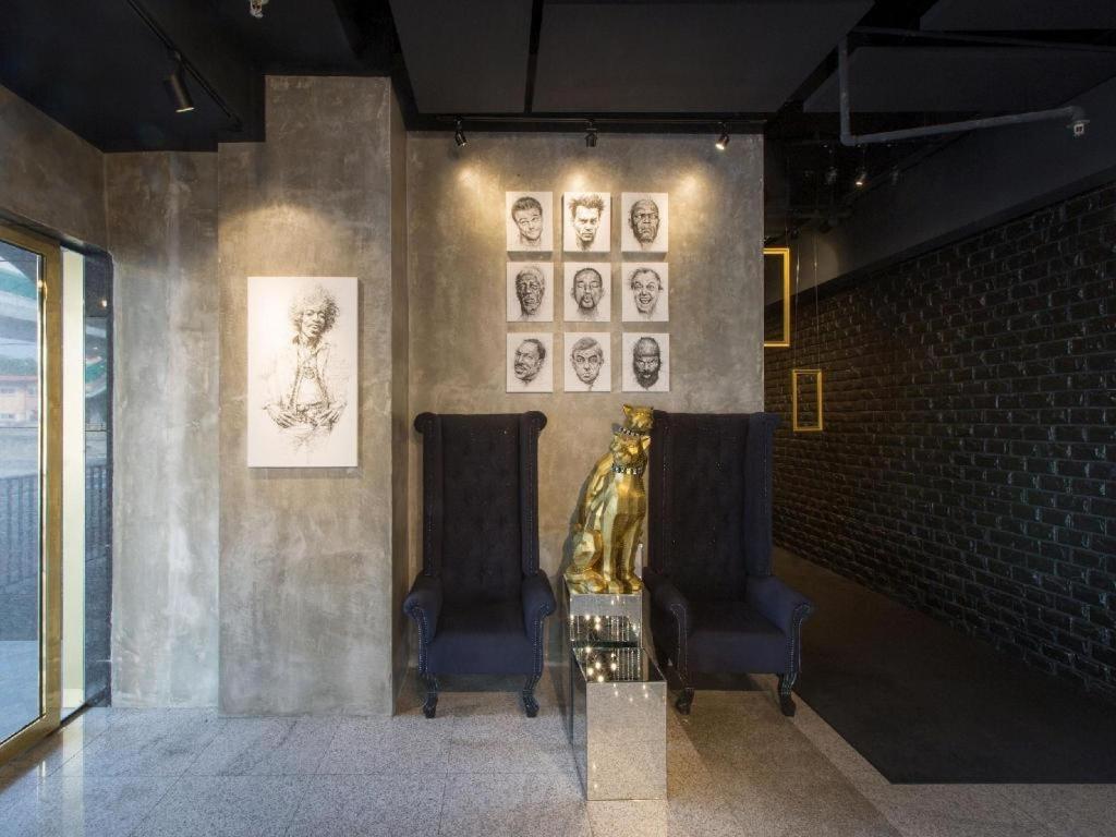 The Hulo & Gallery Hotel