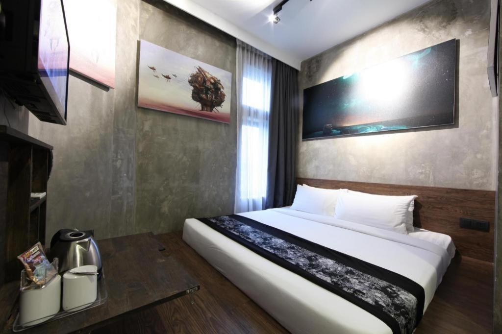 Hotel The Hulo & Gallery 3*