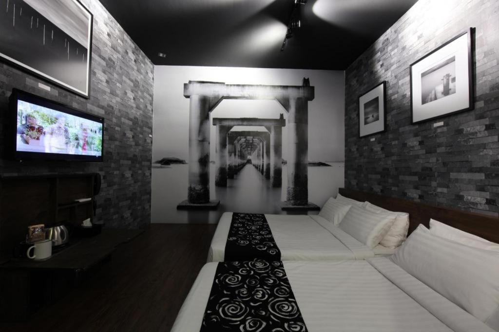 The Hulo & Gallery 3*